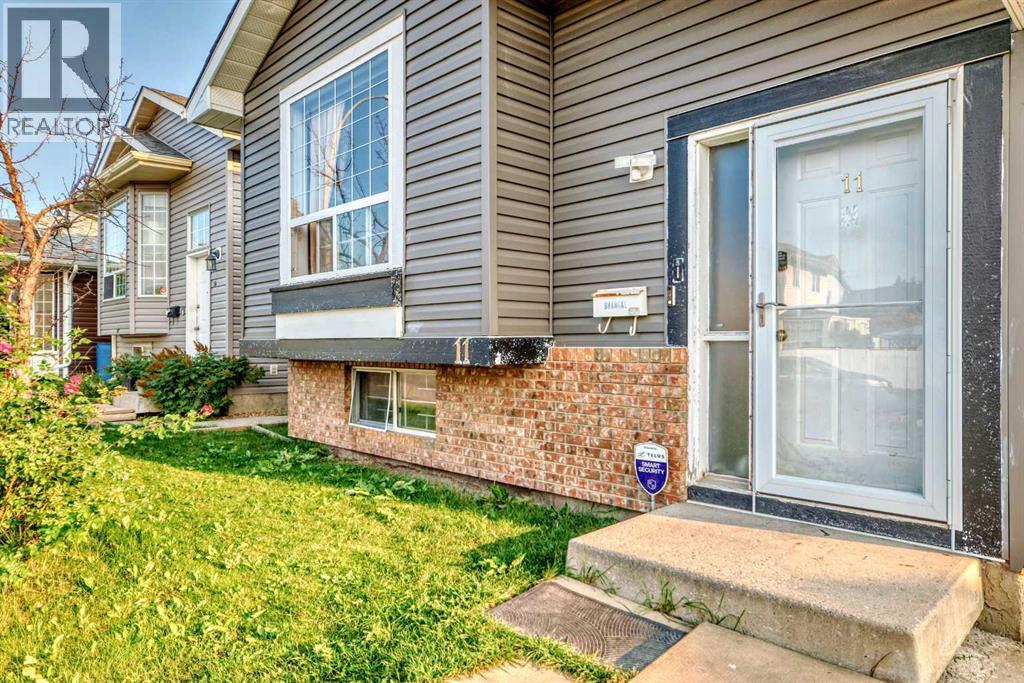 House for Sale in 11 Martinwood Road NE|Calgary, Alberta T3J3G6 4