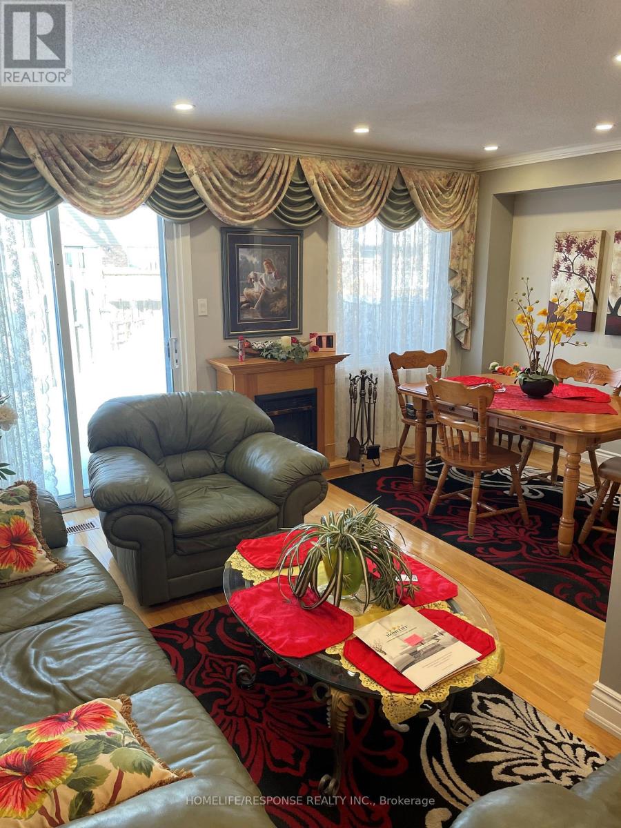 Row / Townhouse for Sale in 21 - 2035 ASTA DRIVE S|Mississauga (Cooksville), Ontario L5A3Y2