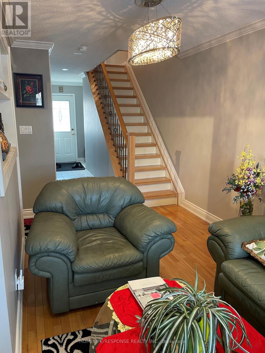 Row / Townhouse for Sale in 21 - 2035 ASTA DRIVE S|Mississauga (Cooksville), Ontario L5A3Y2 2