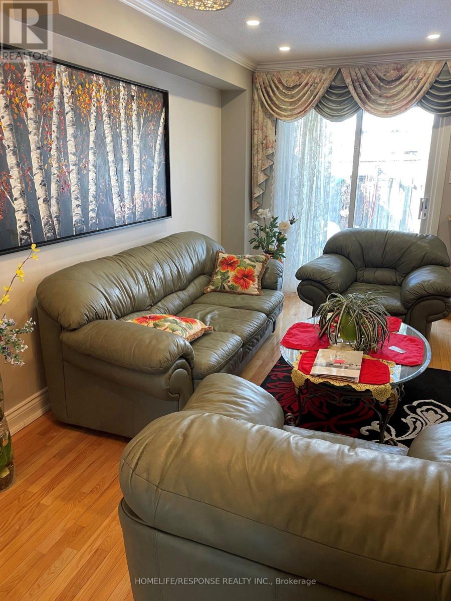 Row / Townhouse for Sale in 21 - 2035 ASTA DRIVE S|Mississauga (Cooksville), Ontario L5A3Y2 3