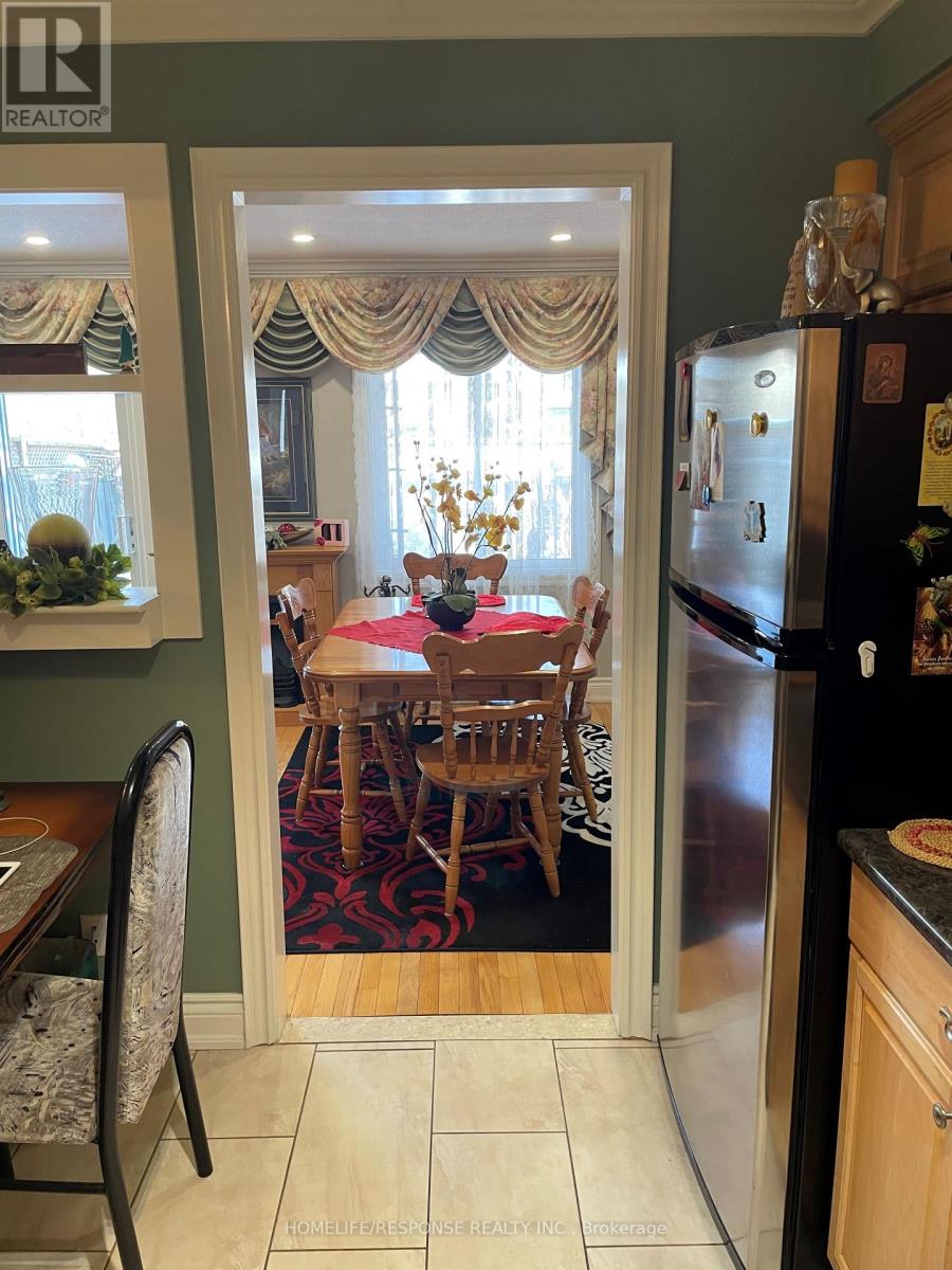Row / Townhouse for Sale in 21 - 2035 ASTA DRIVE S|Mississauga (Cooksville), Ontario L5A3Y2 5