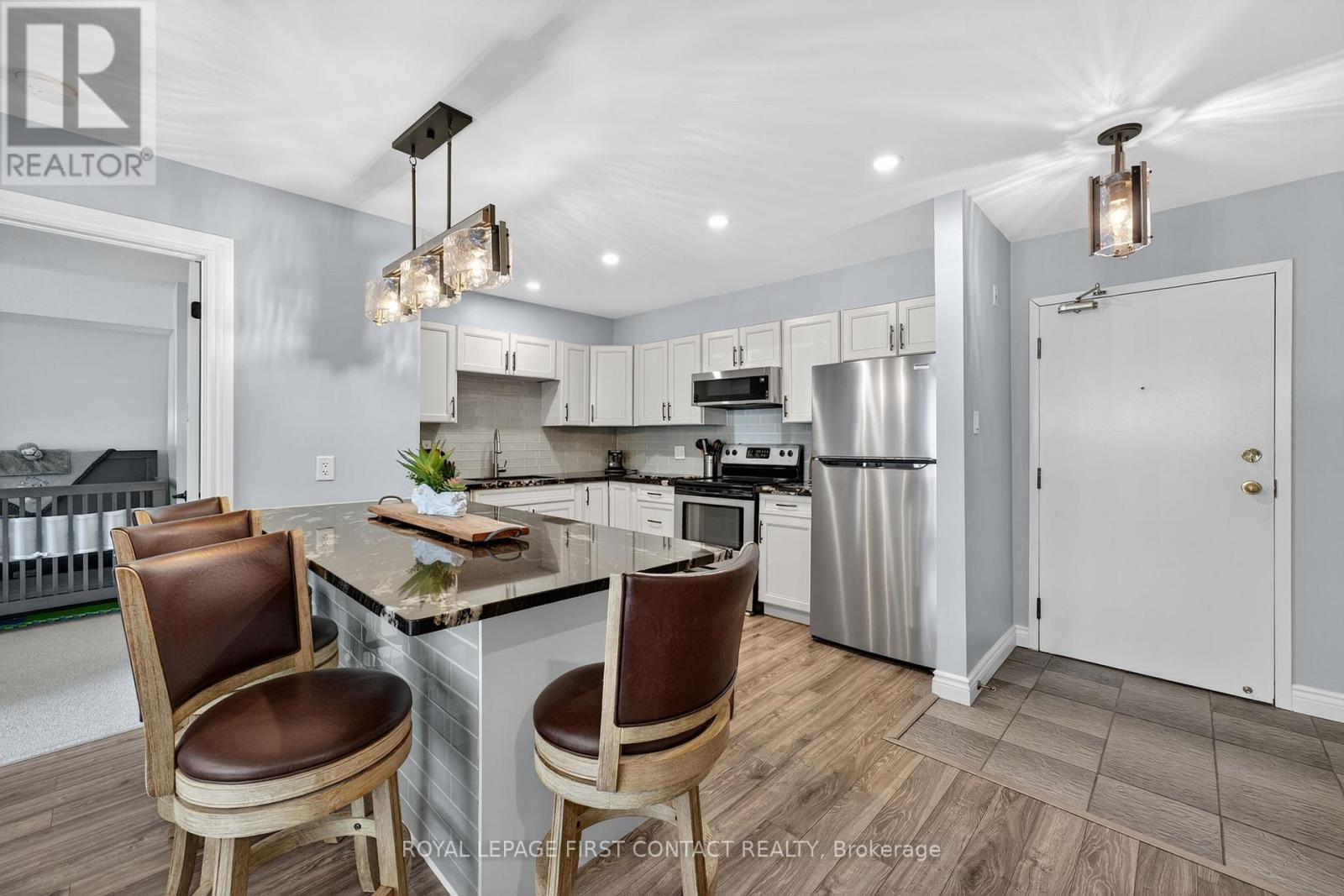 B08 - 126 BELL FARM ROAD, Barrie (Alliance), Ontario L4M6J3