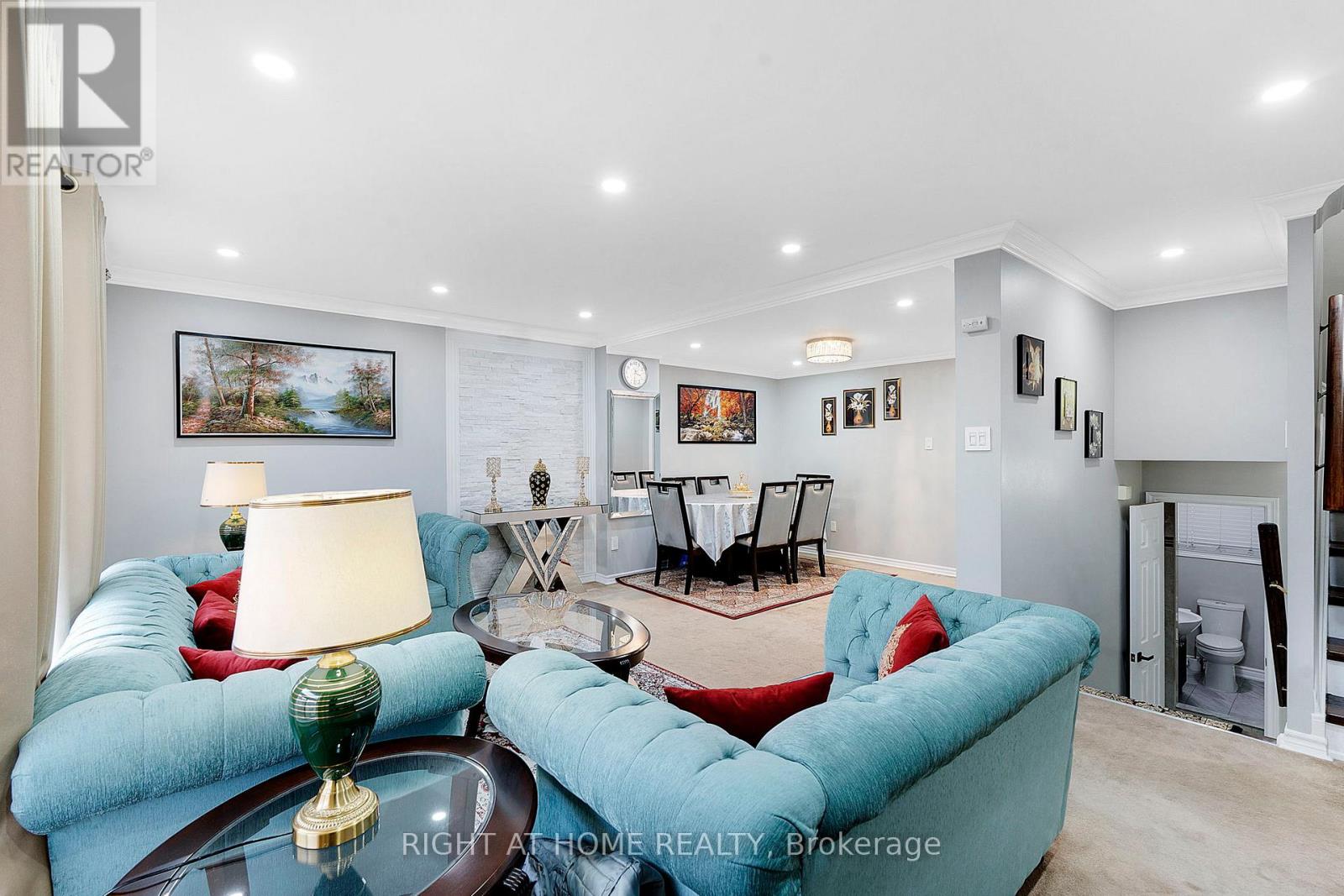 Row / Townhouse for Sale in 154 - 180 MISSISSAUGA VALLEY BOULEVARD|Mississauga (Cooksville), Ontario L5A3M2
