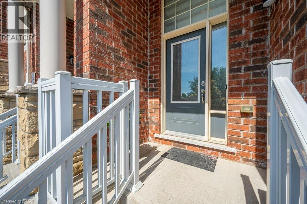 Row / Townhouse for Sale in 34 ASPEN HILLS Road|Brampton, Ontario L6Y6E4 4