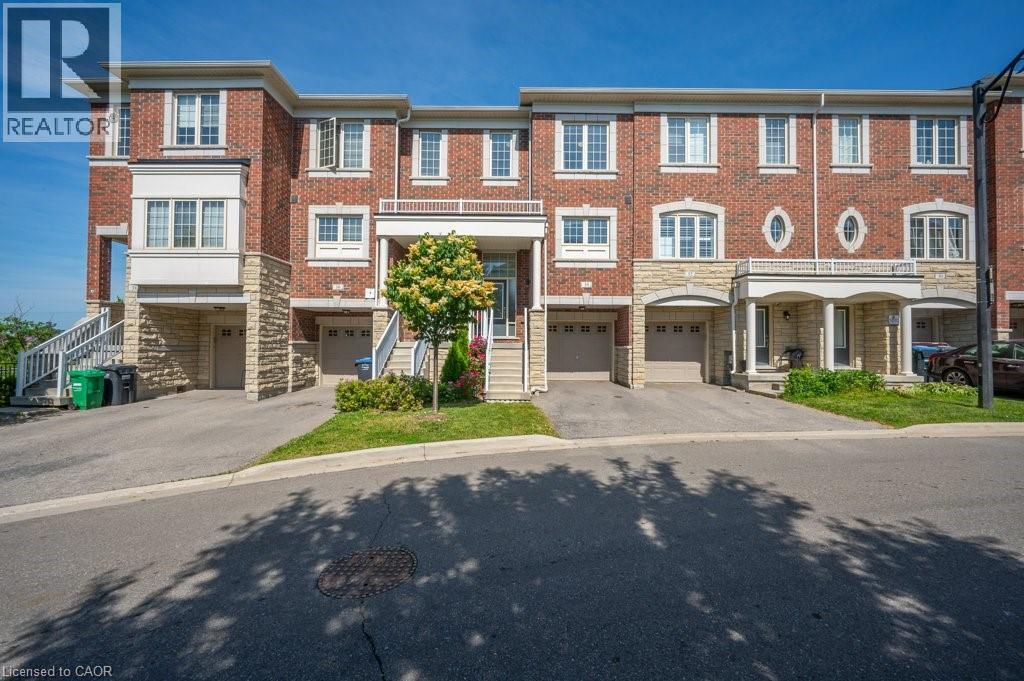 Row / Townhouse for Sale in 34 ASPEN HILLS Road|Brampton, Ontario L6Y6E4 2