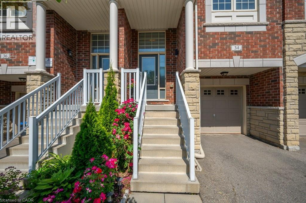 Row / Townhouse for Sale in 34 ASPEN HILLS Road|Brampton, Ontario L6Y6E4 3