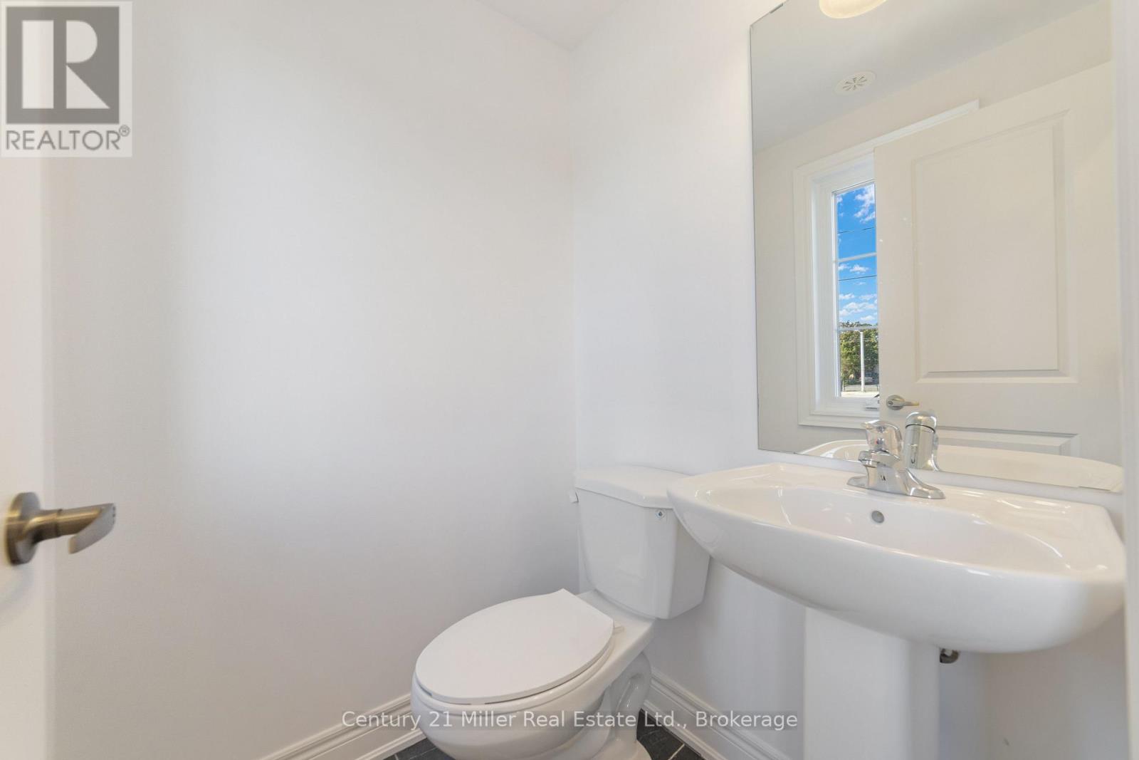 Row / Townhouse for Sale in 50 - 2150 TRAFALGAR ROAD|Oakville (RO River Oaks), Ontario L6H8A5 3
