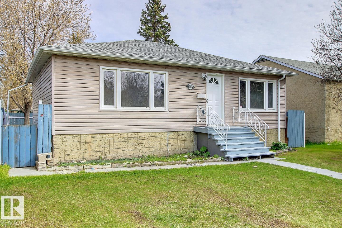 Summer　SALE　⑨ For sale: 10682 61 AV NW, Edmonton, Alberta T6H1L7 - E4472214