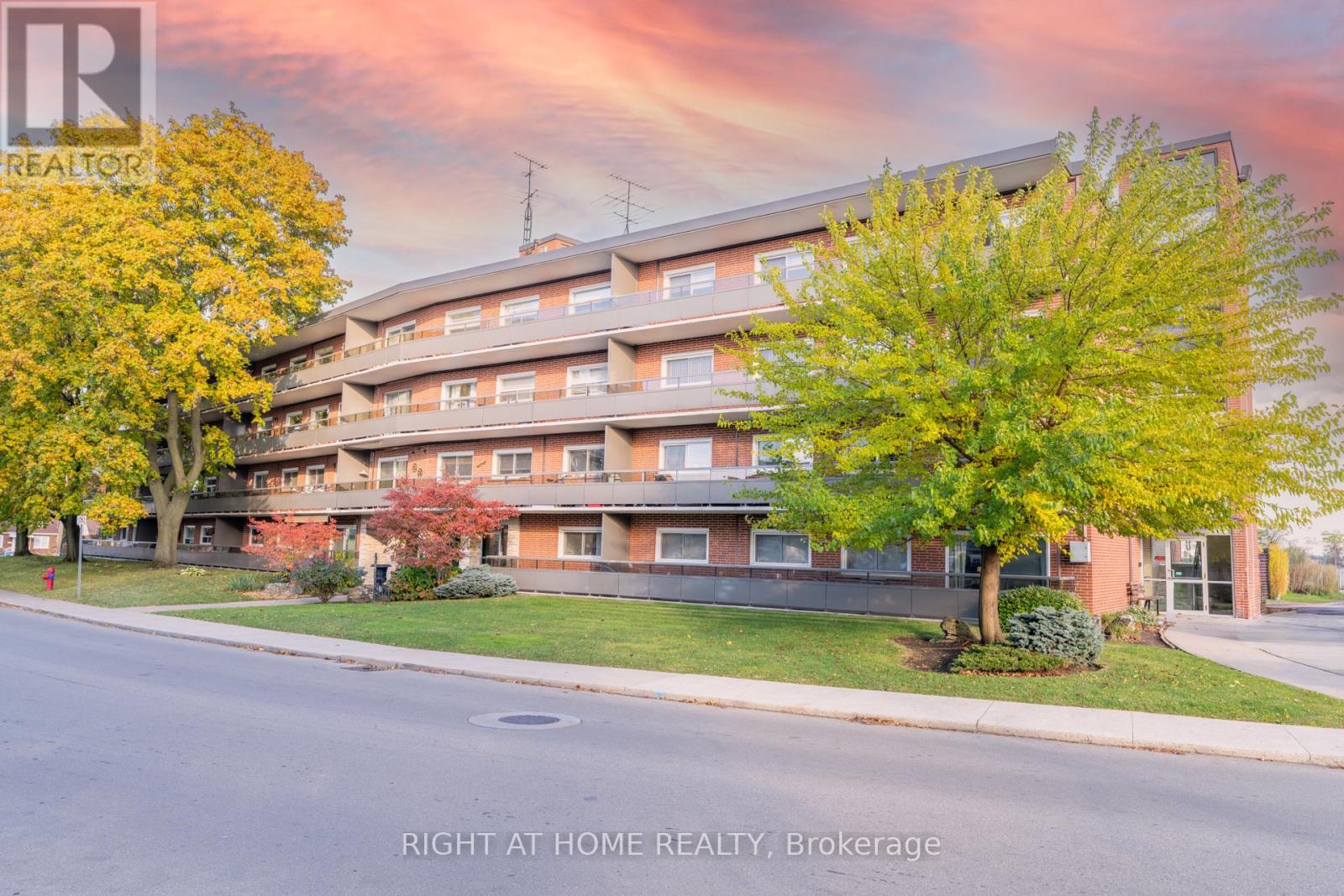 211 - 11 WOODMAN DRIVE S, Hamilton (Corman), Ontario L8K4E3