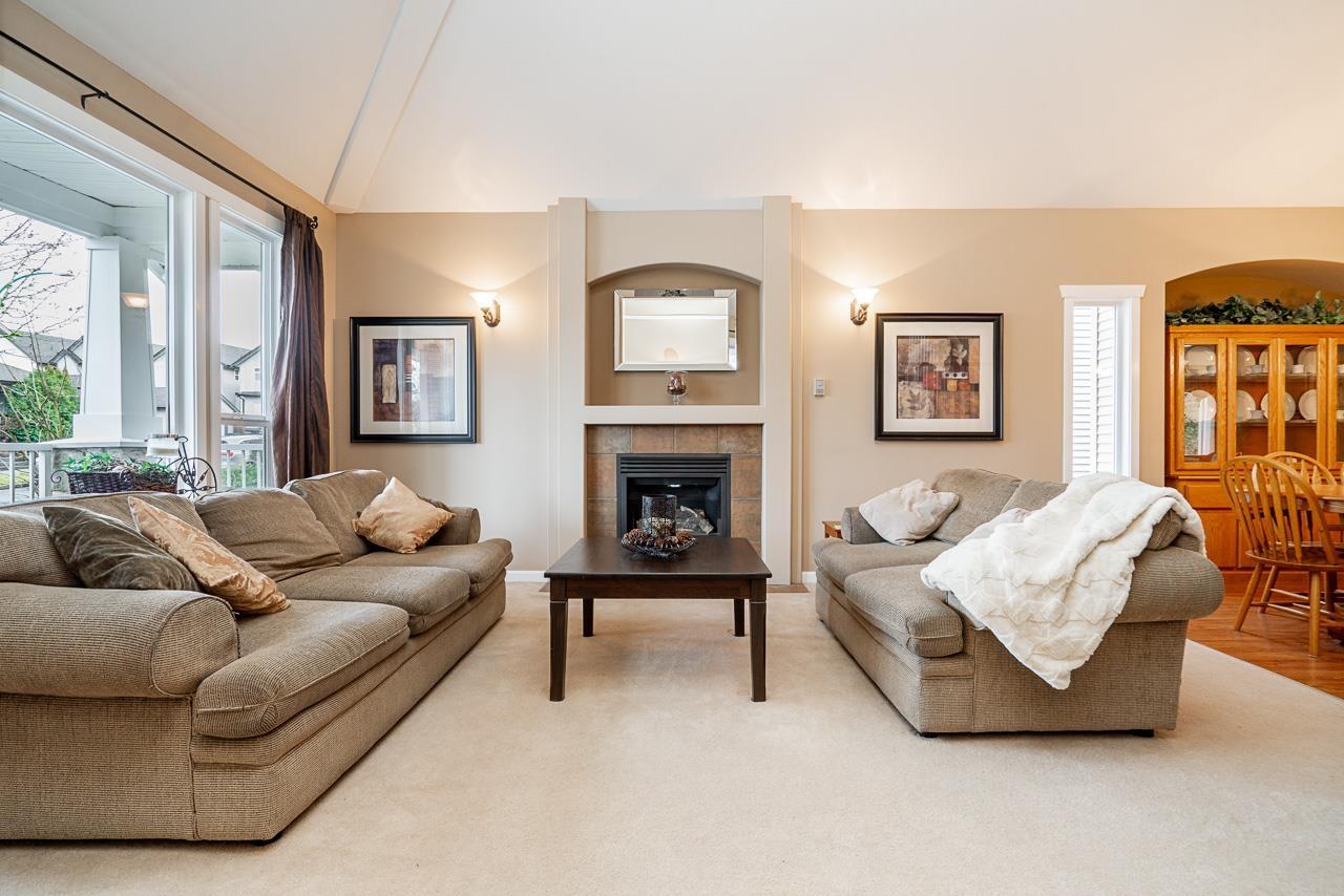 For sale: 18954 71 AVENUE, Surrey, British Columbia V4N5M7