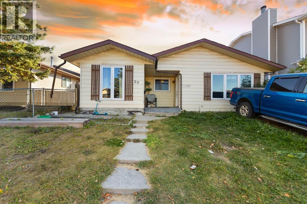 House for Sale in 20 Castlegrove Way NE|Calgary, Alberta T3J1T7