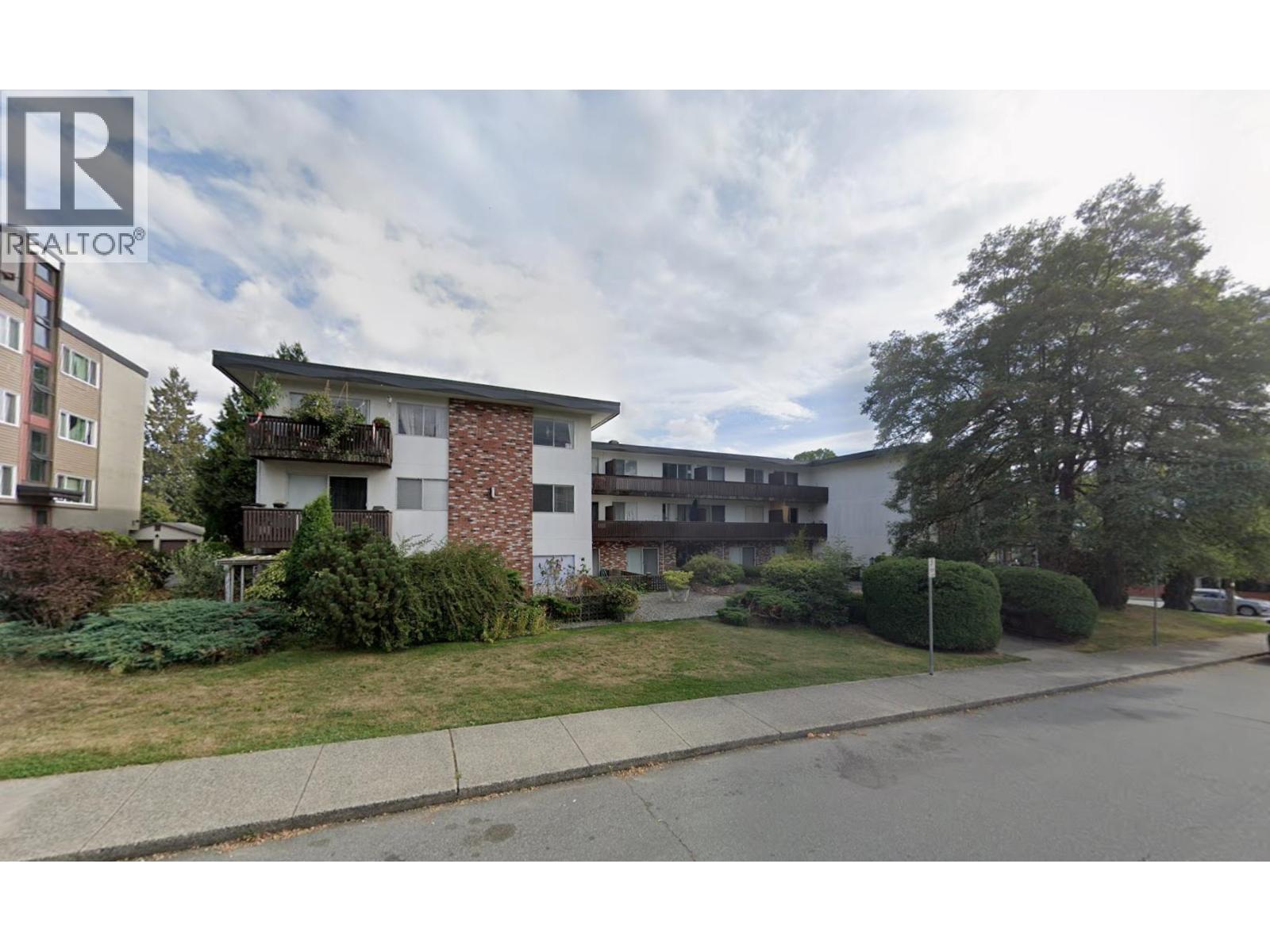 206 910 FIFTH AVENUE, New Westminster, British Columbia V3M1Y2