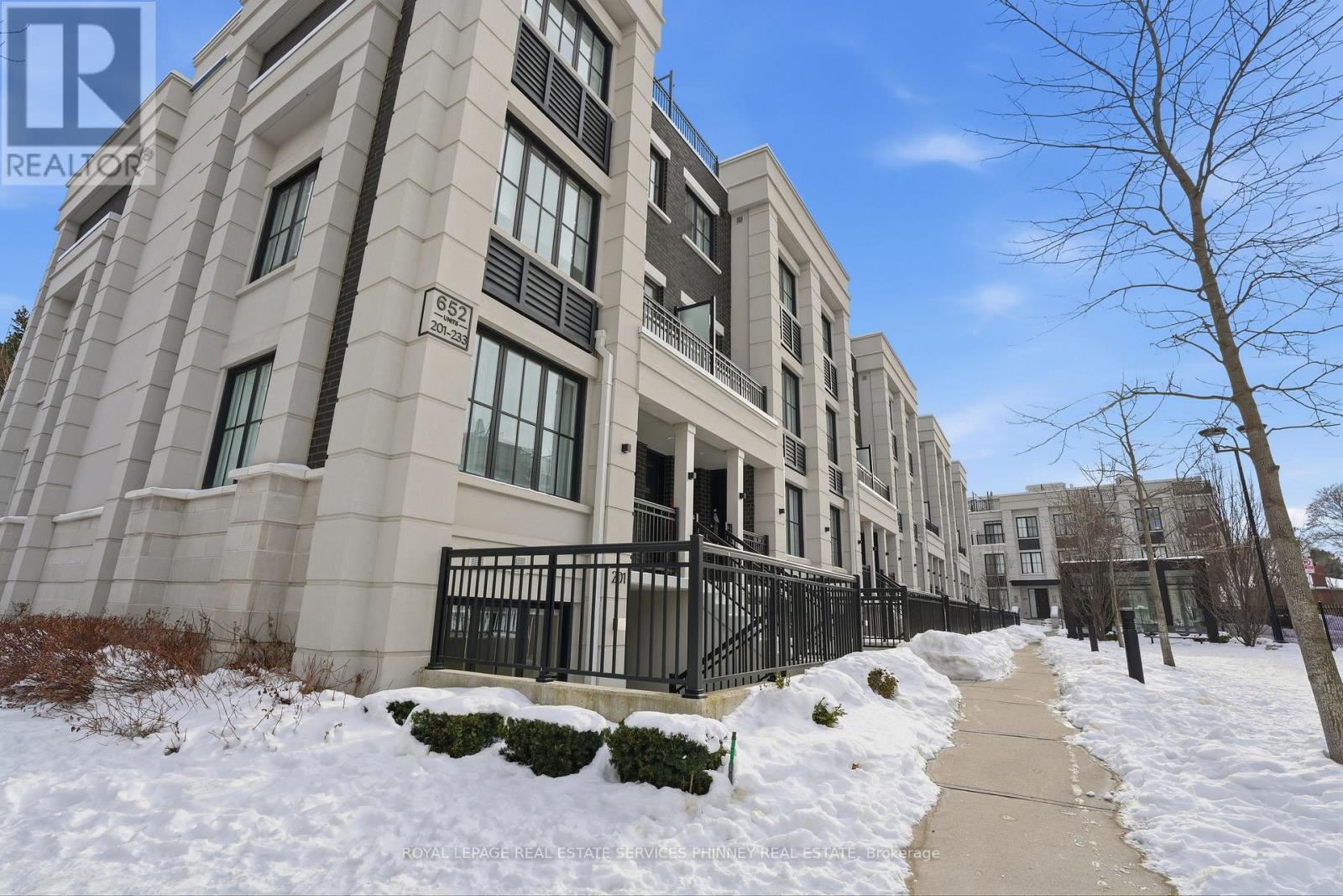 Row / Townhouse for Sale in 201 - 652 CRICKLEWOOD DRIVE|Mississauga (Mineola), Ontario L5G0A5