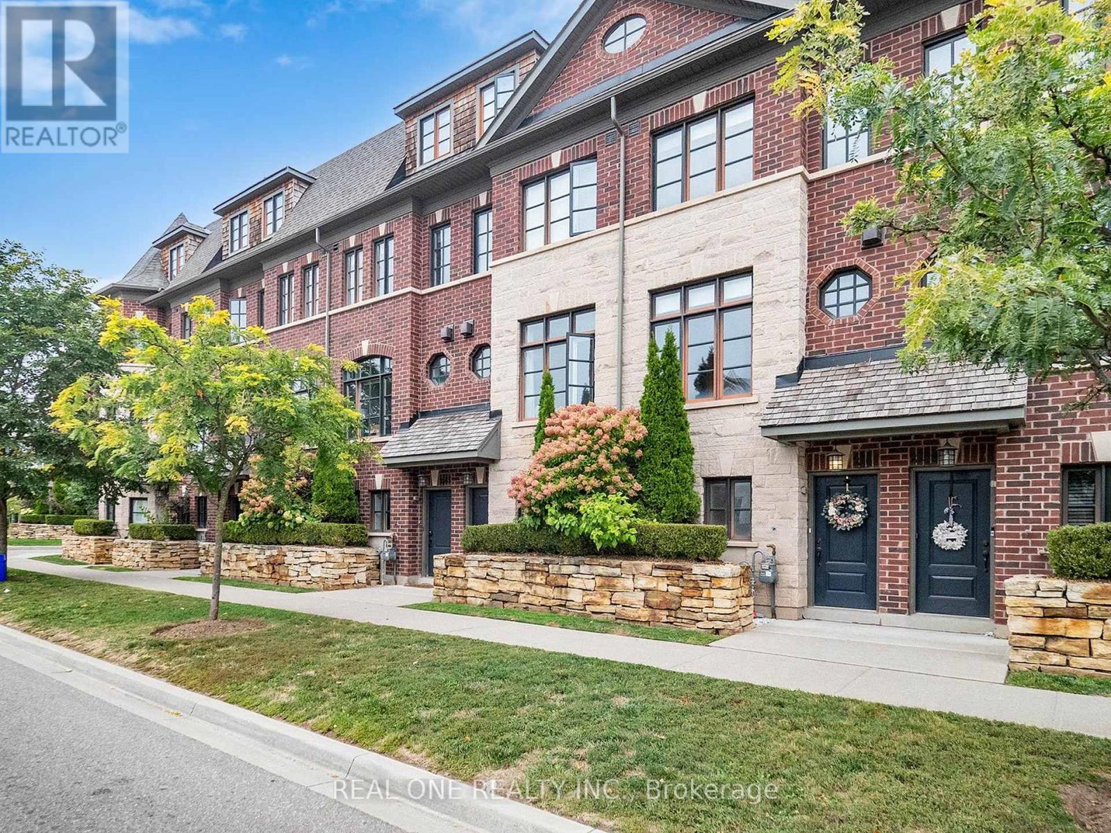 Row / Townhouse for Sale in 2161 LILLYKIN STREET|Oakville (RO River Oaks), Ontario L6H0N2 2