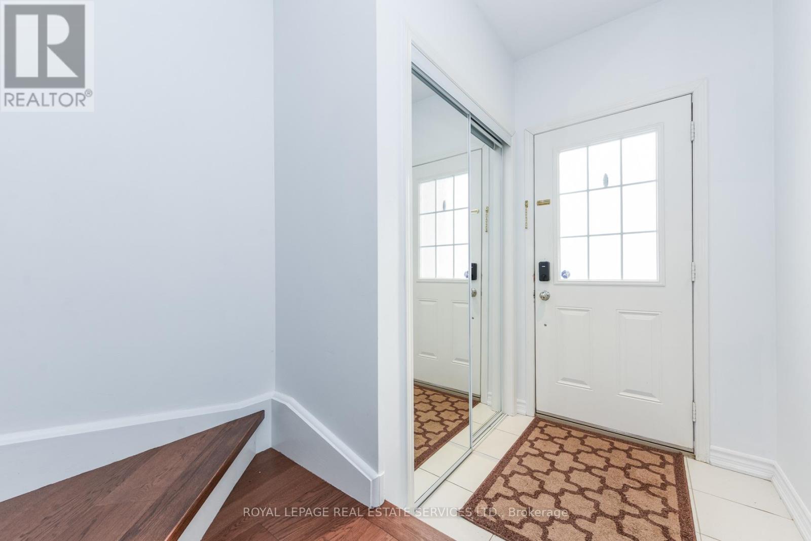 Row / Townhouse for Sale in 4 - 1131 HAIG BOULEVARD|Mississauga (Lakeview), Ontario L5E2M6 3
