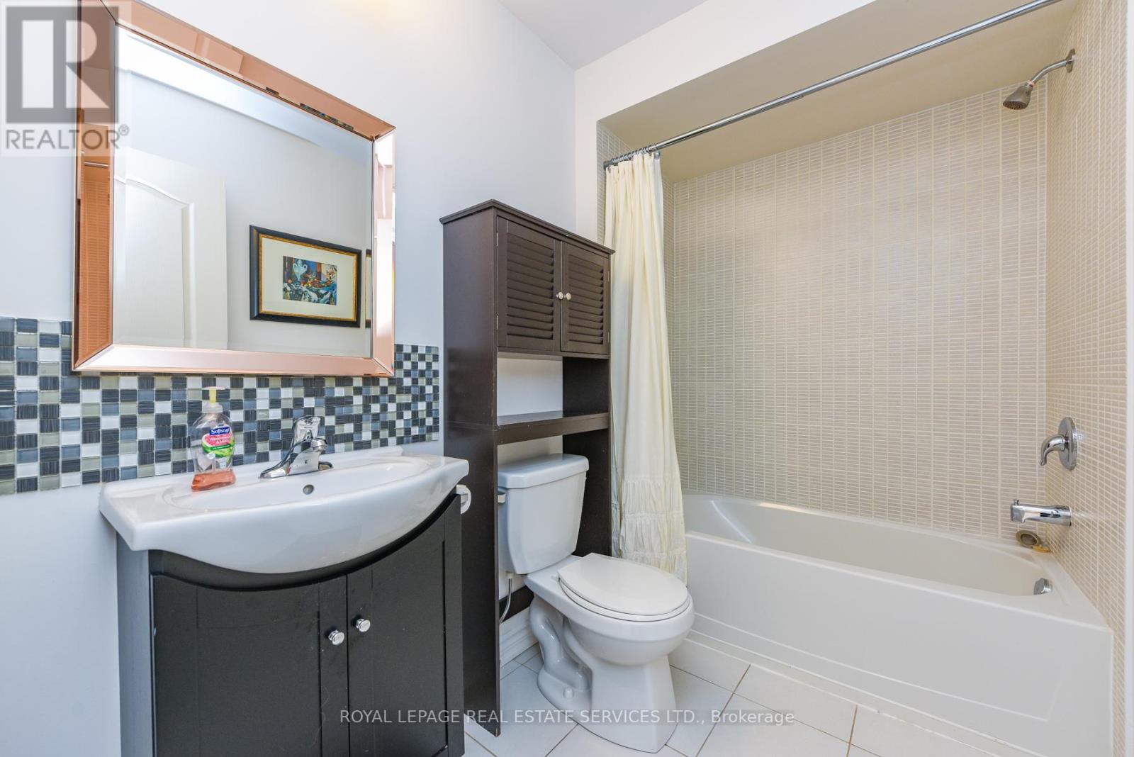 Row / Townhouse for Sale in 4 - 1131 HAIG BOULEVARD|Mississauga (Lakeview), Ontario L5E2M6 5