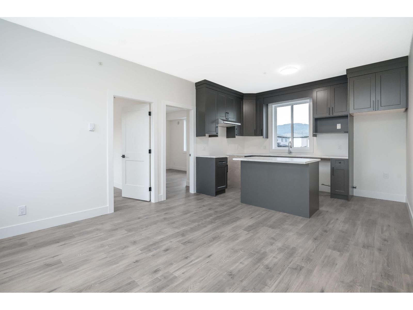 For sale: 34054 HUNDERT CRESCENT, Mission, British Columbia V2V0H9