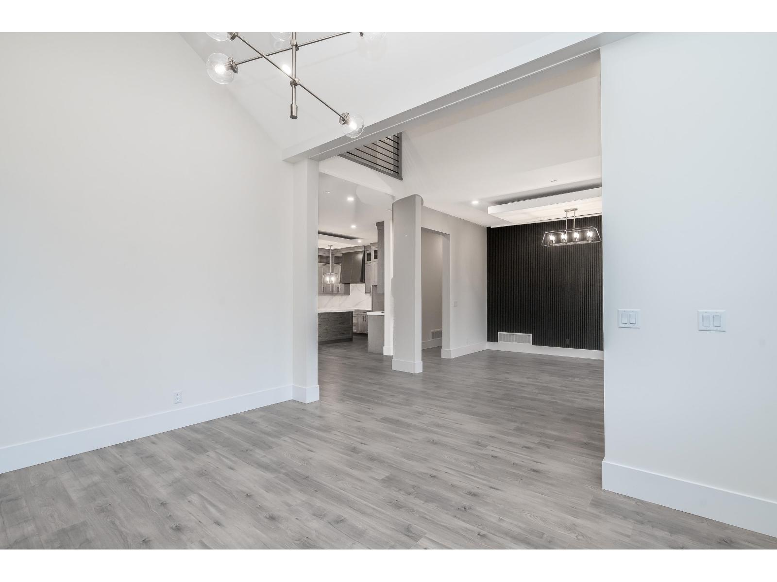 For sale: 34054 HUNDERT CRESCENT, Mission, British Columbia V2V0H9