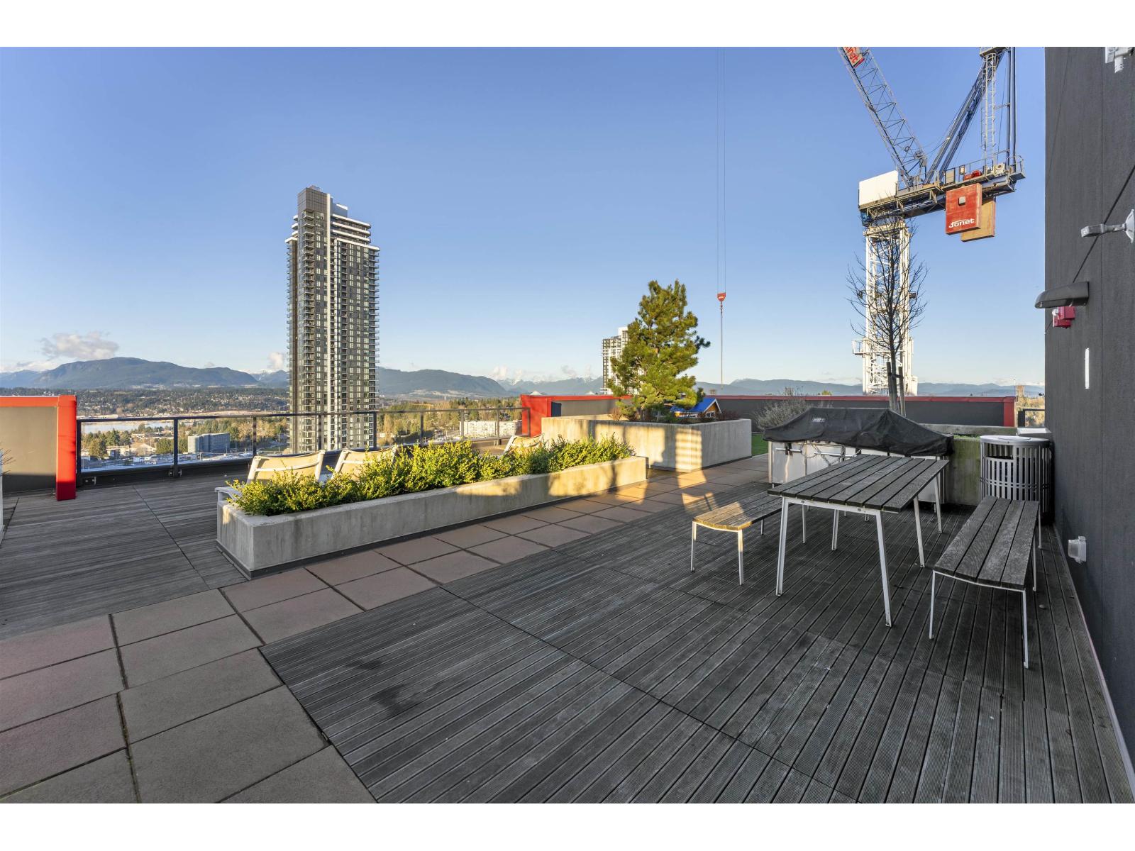 For sale: 1409 10626 CITY PARKWAY, Surrey, British Columbia V3T0S3