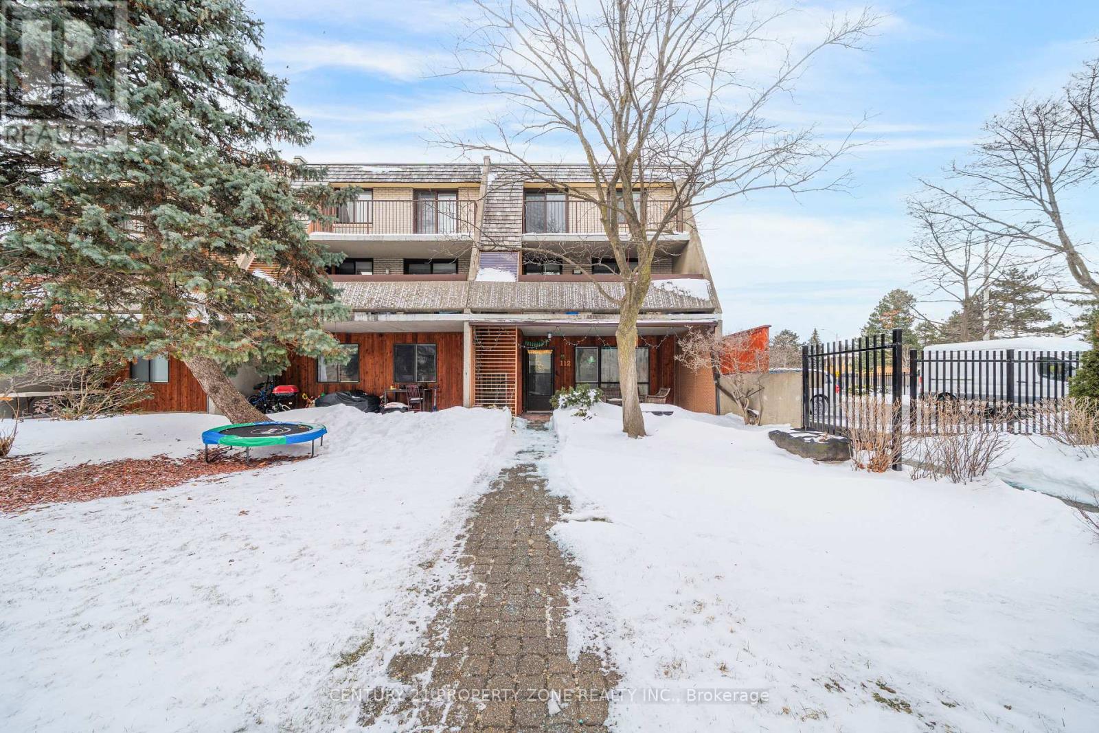 Row / Townhouse for Sale in 112 - 1250 MISSISSAUGA VALLEY BOULEVARD|Mississauga (Mississauga Valleys), Ontario L5A3R6