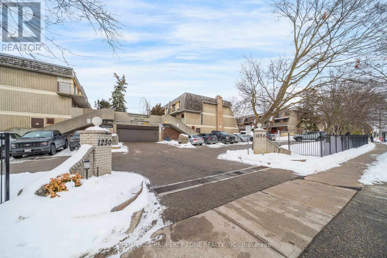 Row / Townhouse for Sale in 112 - 1250 MISSISSAUGA VALLEY BOULEVARD|Mississauga (Mississauga Valleys), Ontario L5A3R6 5