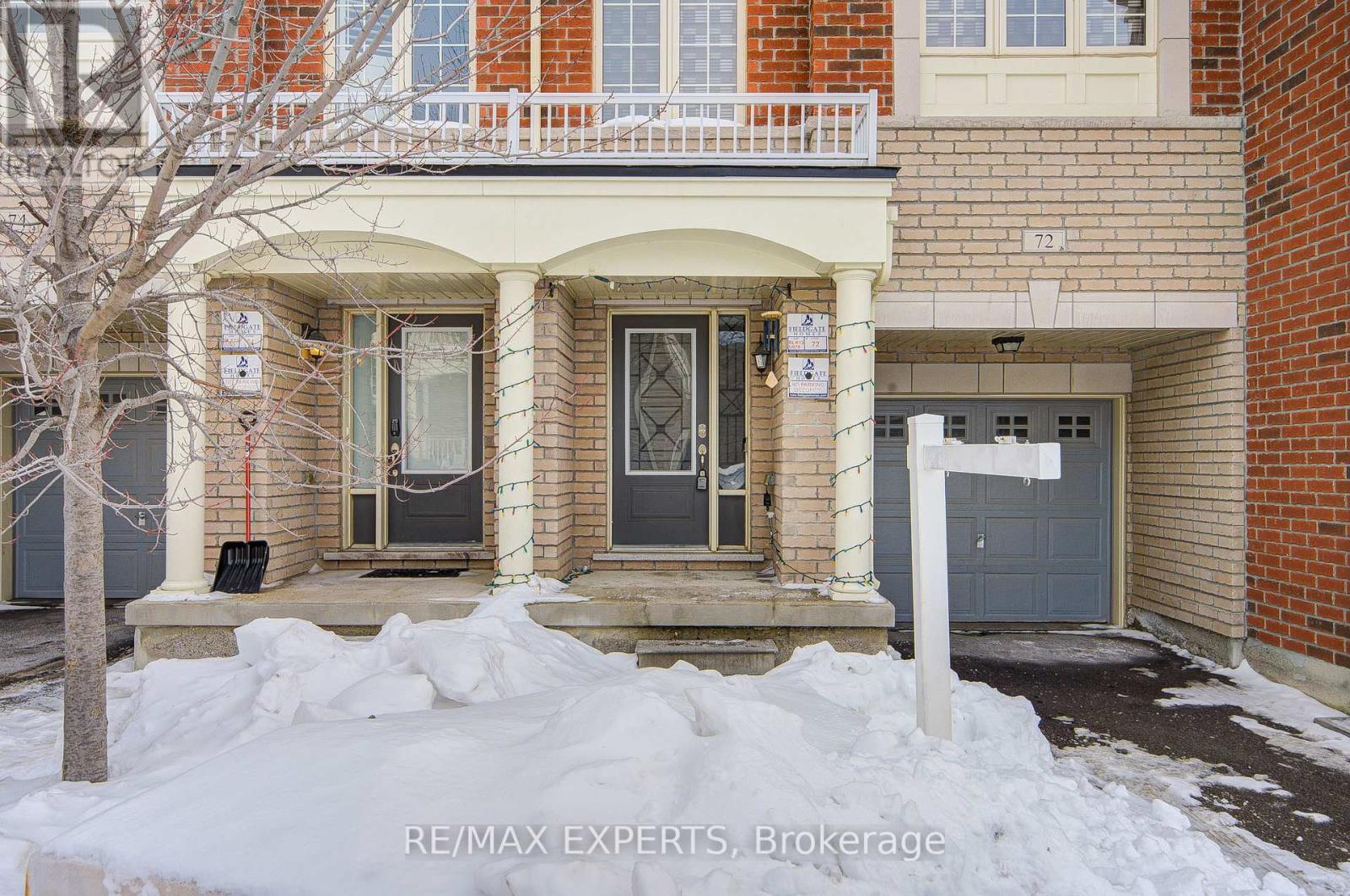 Row / Townhouse for Sale in 72 ASPEN HILLS ROAD|Brampton (Credit Valley), Ontario L6Y0H7 2
