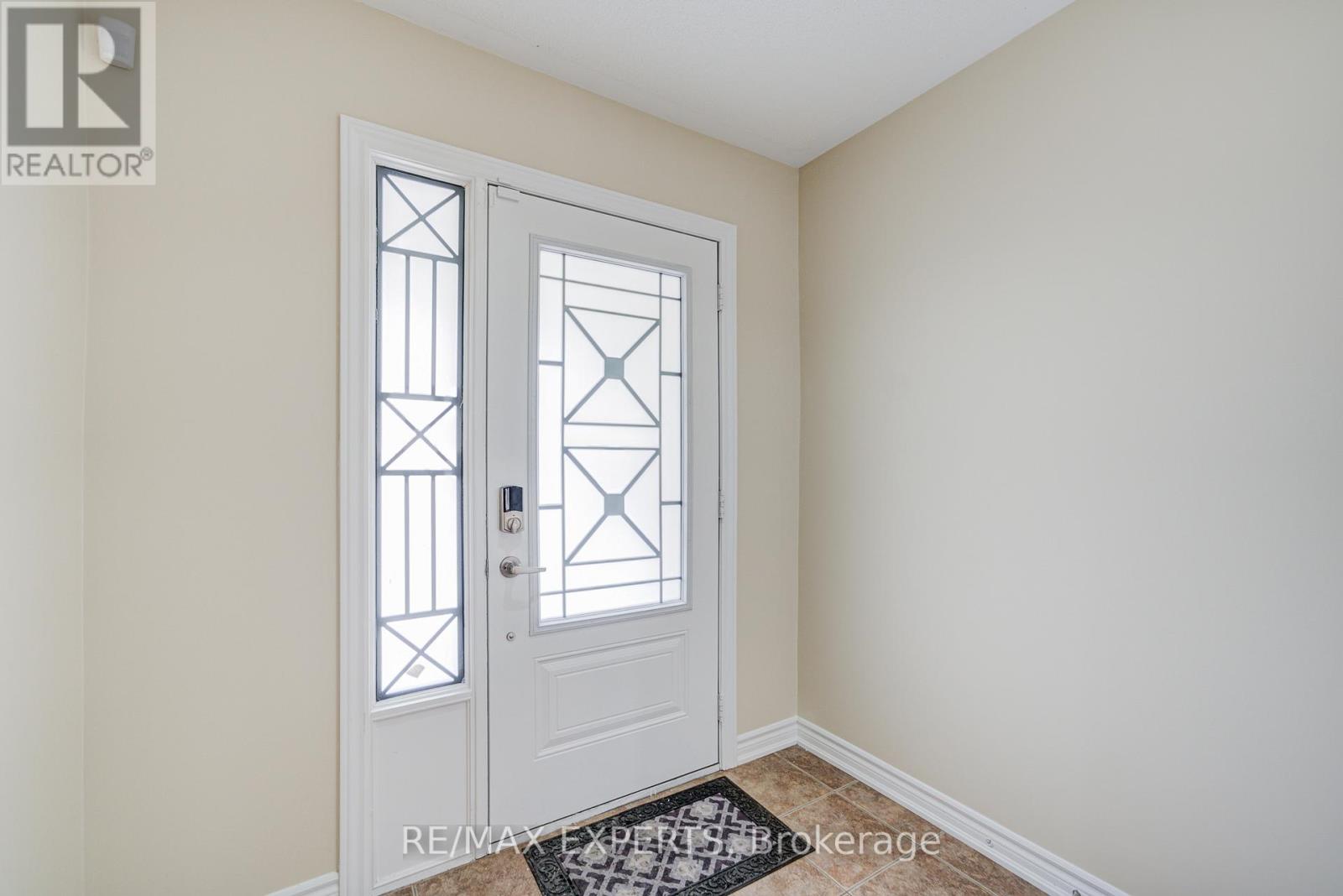 Row / Townhouse for Sale in 72 ASPEN HILLS ROAD|Brampton (Credit Valley), Ontario L6Y0H7 3