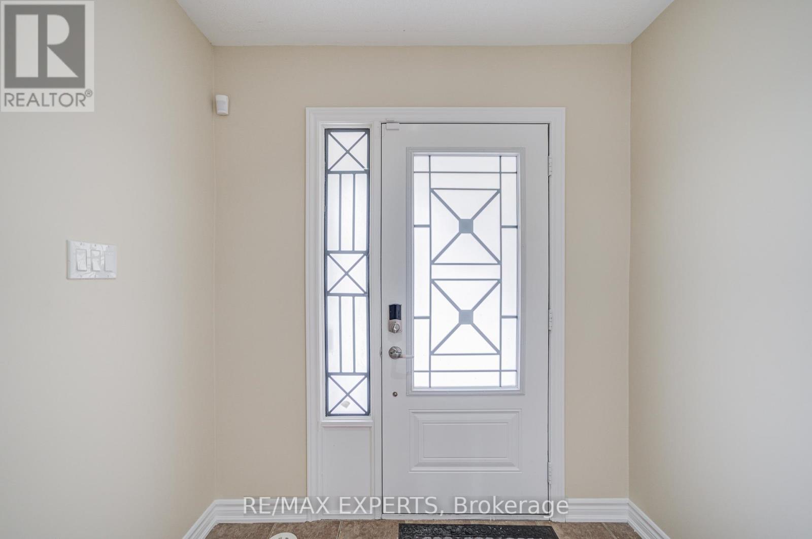 Row / Townhouse for Sale in 72 ASPEN HILLS ROAD|Brampton (Credit Valley), Ontario L6Y0H7 4