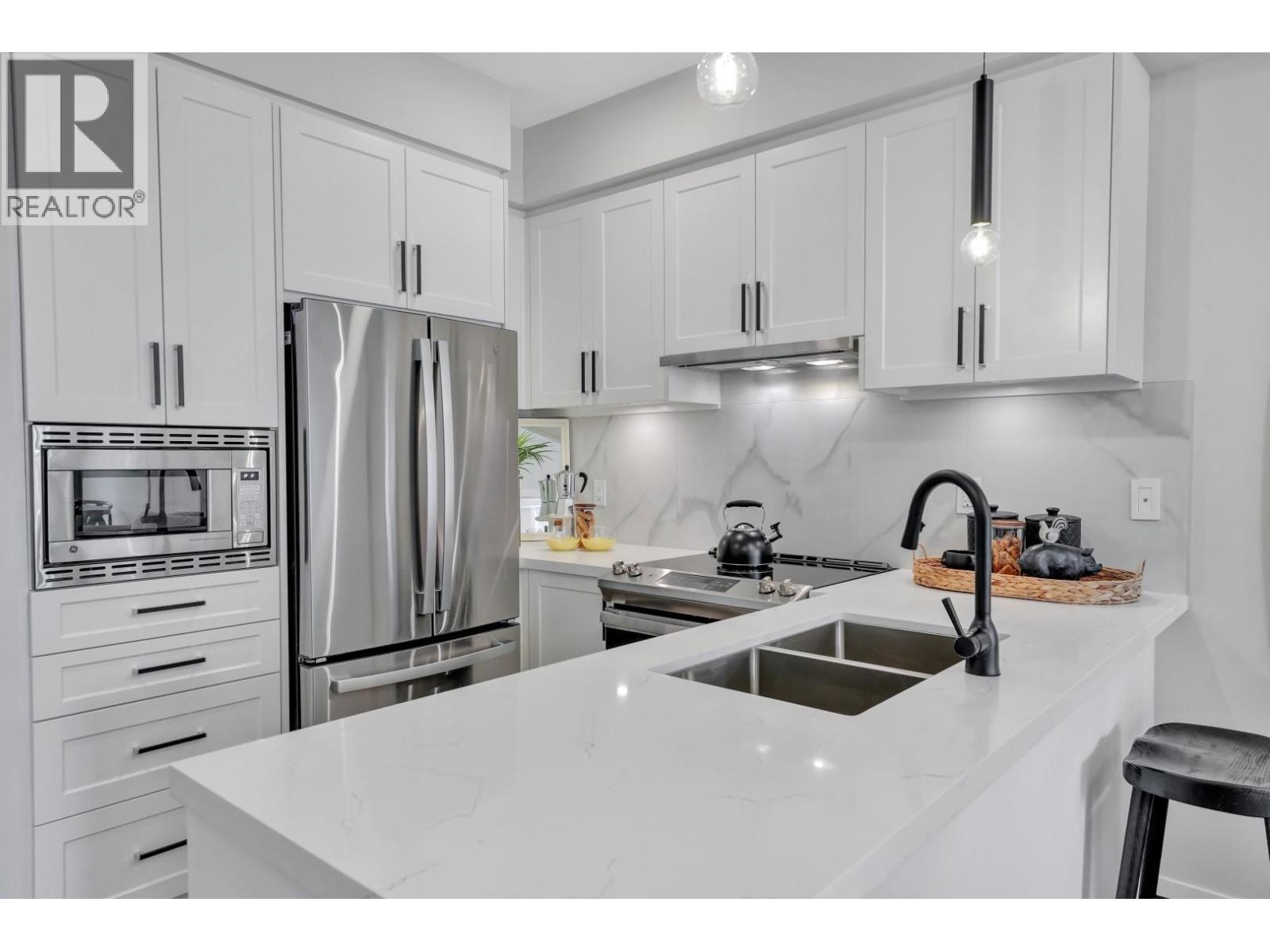 For sale: 106 12143 223 STREET, Maple Ridge, British Columbia V2X5Y6 ...