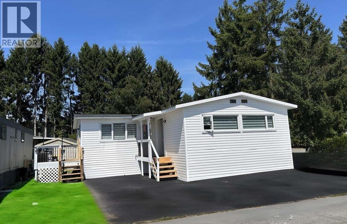 212 201 CAYER STREET, Coquitlam, British Columbia V3K5A9