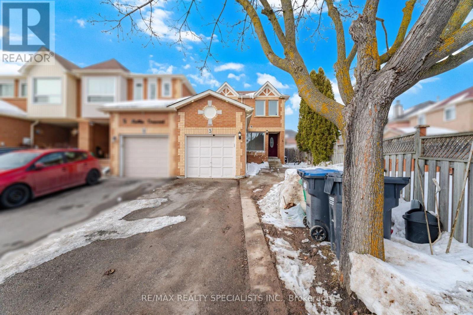 Row / Townhouse for Sale in 3 MULLIS CRESCENT|Brampton (Fletcher's West), Ontario L6Y4T3 3