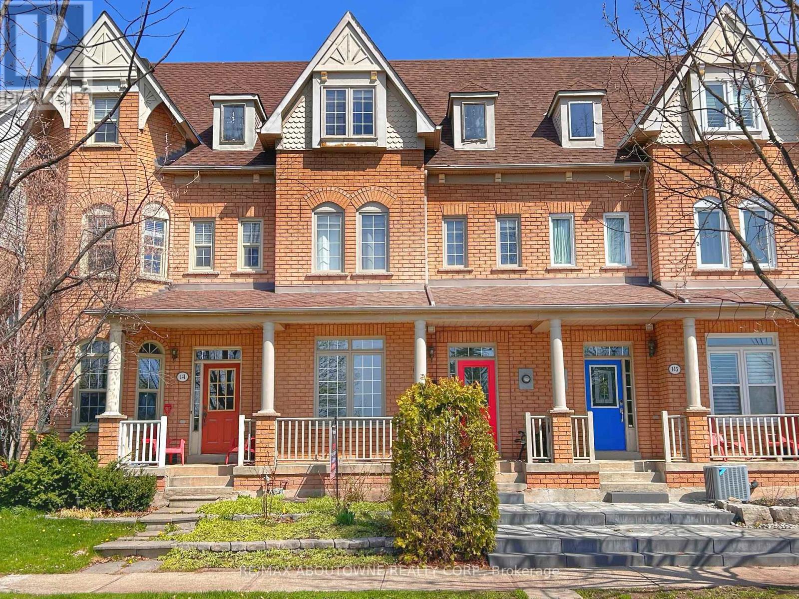Row / Townhouse for Sale in 143 GLENASHTON DRIVE|Oakville (RO River Oaks), Ontario L6H6N2