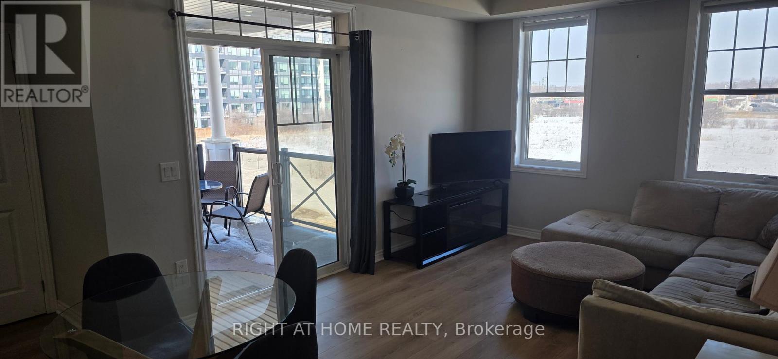 Row / Townhouse for Sale in 301 - 272 GEORGIAN DRIVE|Oakville (RO River Oaks), Ontario L6H7K1 2