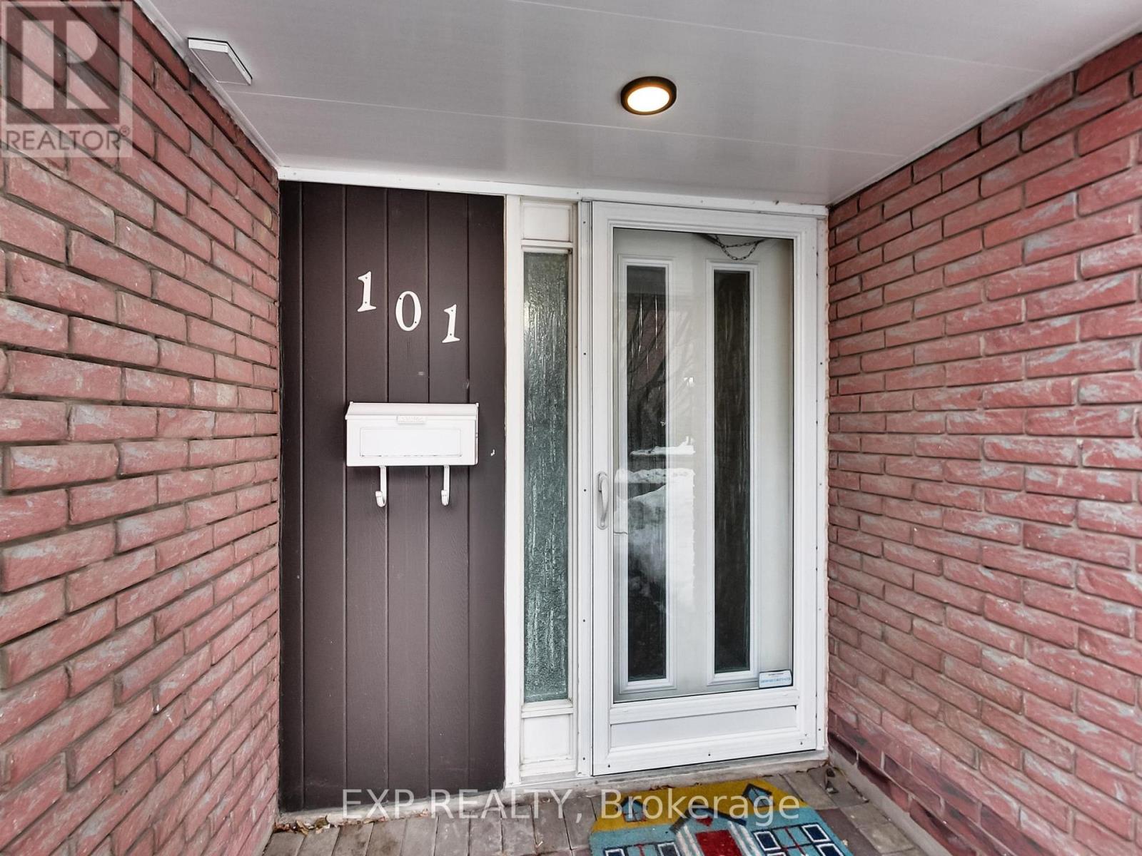 Row / Townhouse for Sale in 101 - 2145 SHEROBEE ROAD|Mississauga (Cooksville), Ontario L5A3G8 2