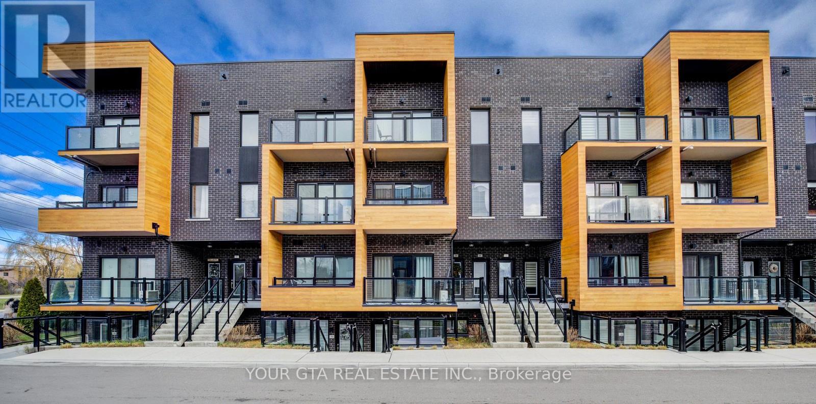 Row / Townhouse for Sale in 207 - 1165 JOURNEYMAN LANE W|Mississauga (Clarkson), Ontario L5J0B6 3