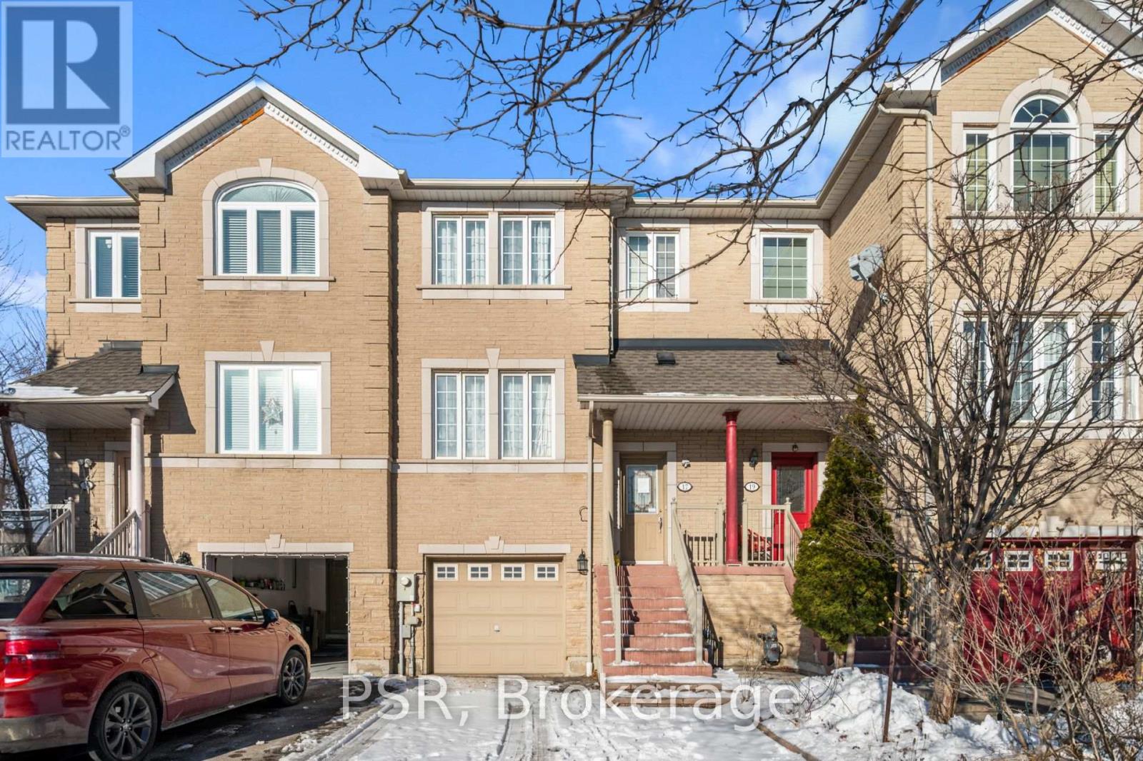Row / Townhouse for Sale in 17 ANDRIKA COURT|Mississauga (Hurontario), Ontario L4Z4E9