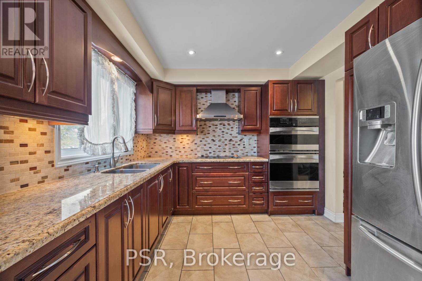 Row / Townhouse for Sale in 17 ANDRIKA COURT|Mississauga (Hurontario), Ontario L4Z4E9 5