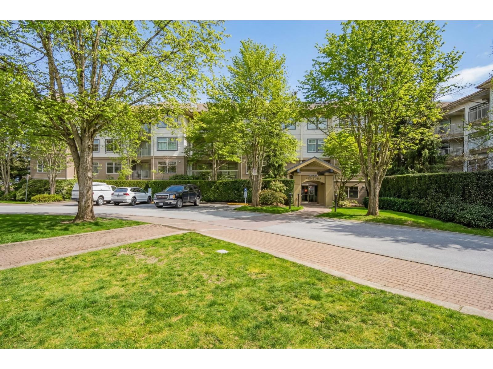 417 15210 GUILDFORD DRIVE, Surrey, British Columbia V3R0X7