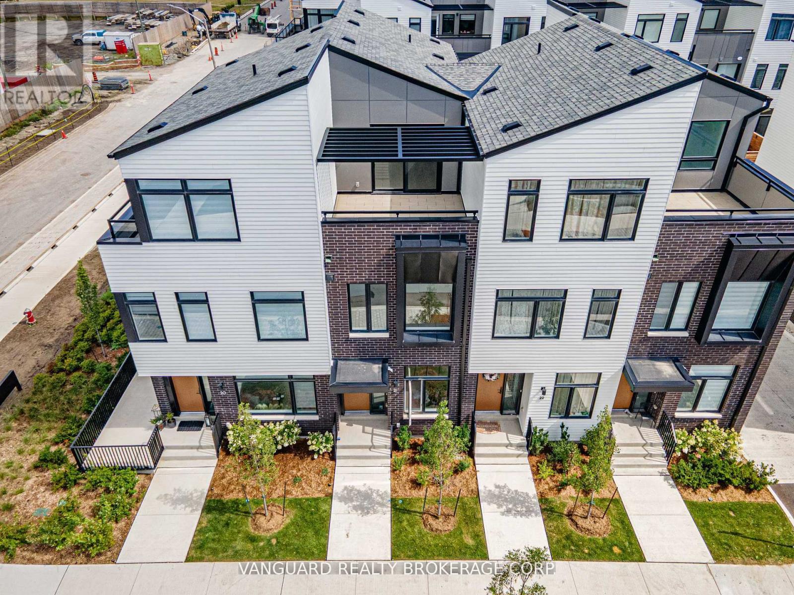 Row / Townhouse for Sale in 21 - 15 LOU PARSONS WAY|Mississauga (Port Credit), Ontario L5H0B2 4