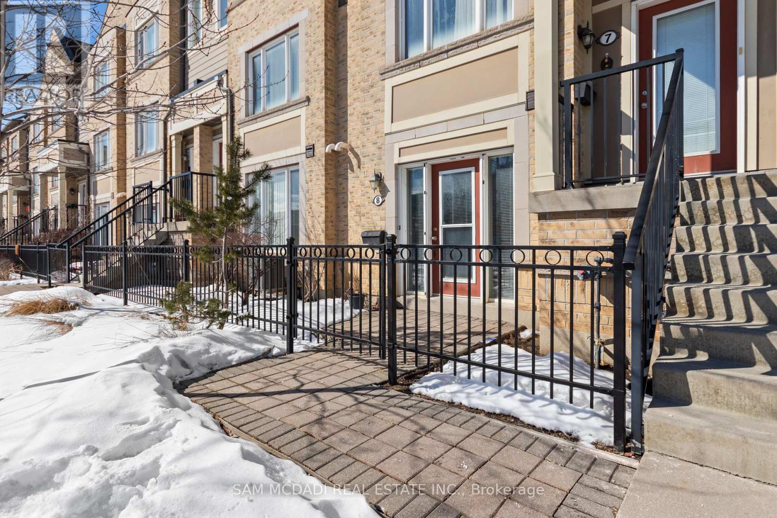 Row / Townhouse for Sale in 8 - 2895 HAZELTON PLACE|Mississauga (Central Erin Mills), Ontario L5M0S3 2