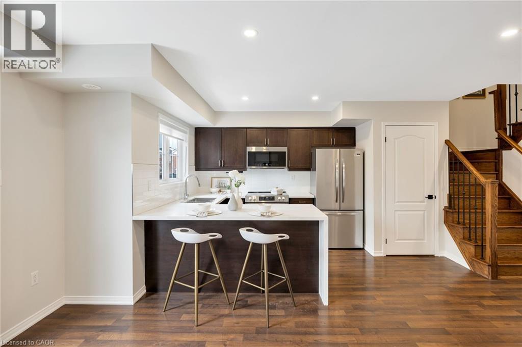 Row / Townhouse for Sale in 15 HAYS Boulevard Unit# 10|Oakville, Ontario L6H0H8 3
