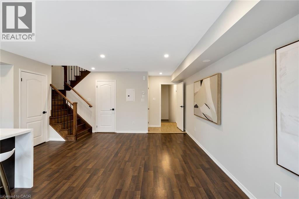 Row / Townhouse for Sale in 15 HAYS Boulevard Unit# 10|Oakville, Ontario L6H0H8 4