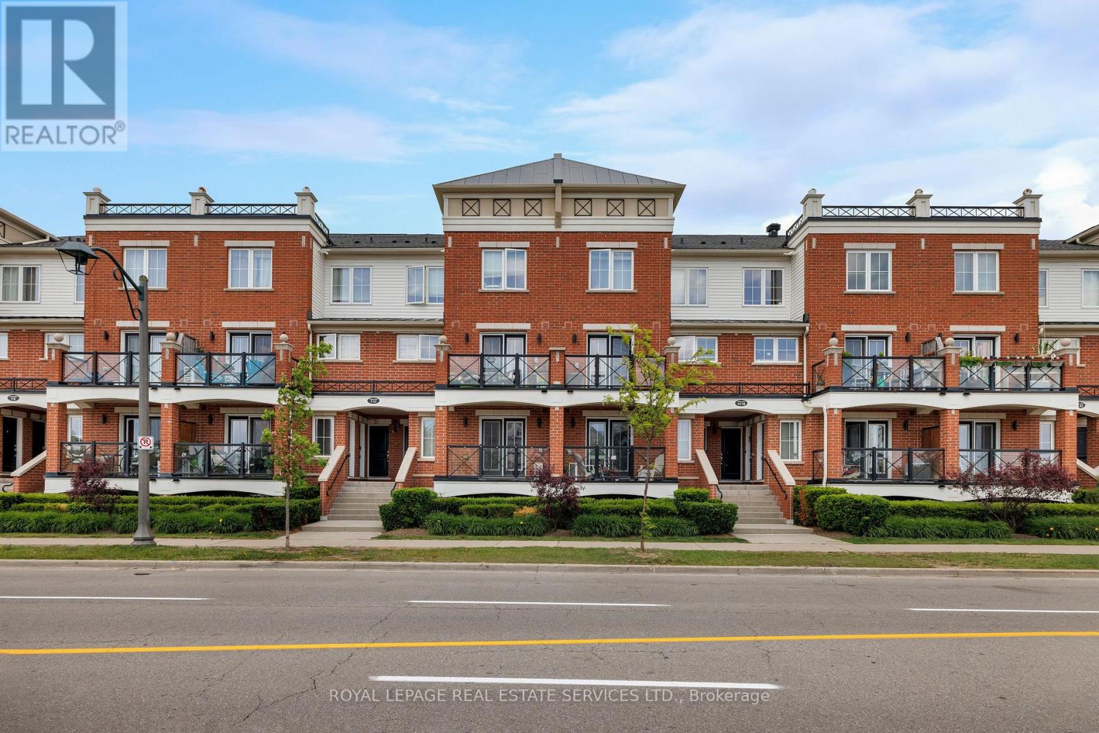 Row / Townhouse for Sale in 10 - 15 HAYS BOULEVARD|Oakville (RO River Oaks), Ontario L6H0H8