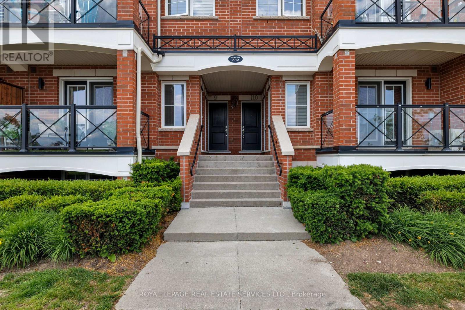 Row / Townhouse for Sale in 10 - 15 HAYS BOULEVARD|Oakville (RO River Oaks), Ontario L6H0H8 2