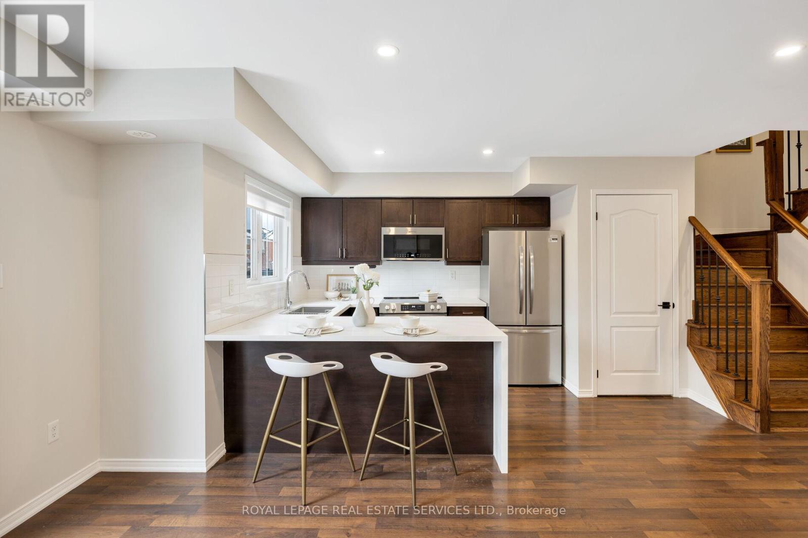 Row / Townhouse for Sale in 10 - 15 HAYS BOULEVARD|Oakville (RO River Oaks), Ontario L6H0H8 3