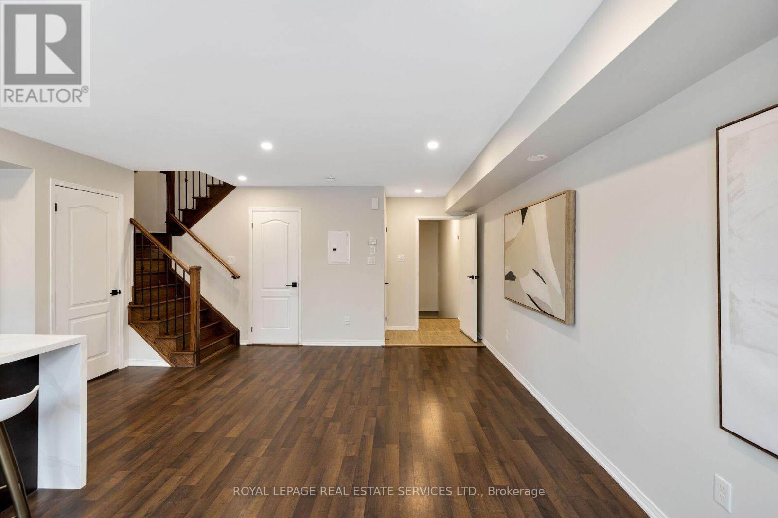 Row / Townhouse for Sale in 10 - 15 HAYS BOULEVARD|Oakville (RO River Oaks), Ontario L6H0H8 4