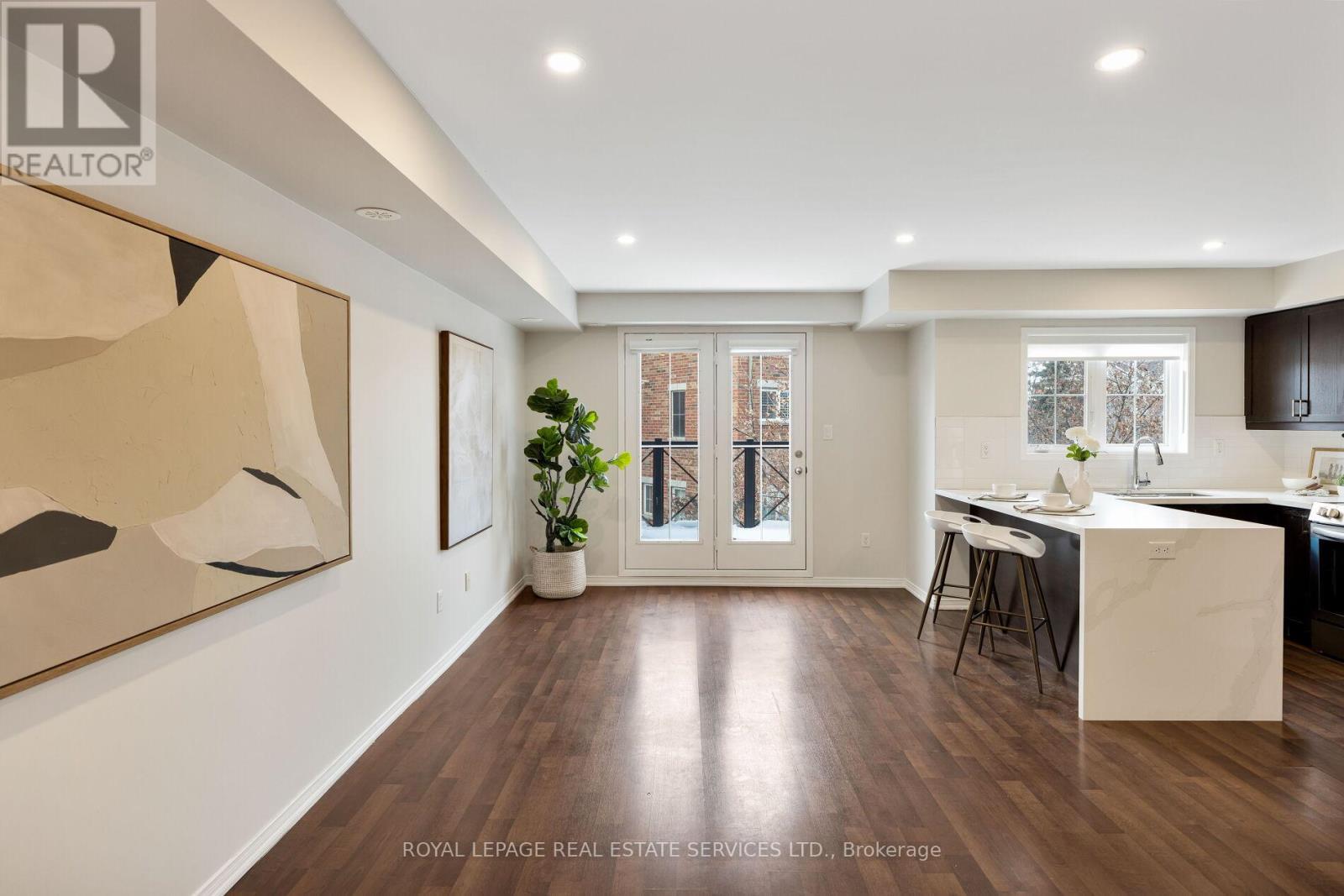 Row / Townhouse for Sale in 10 - 15 HAYS BOULEVARD|Oakville (RO River Oaks), Ontario L6H0H8 5
