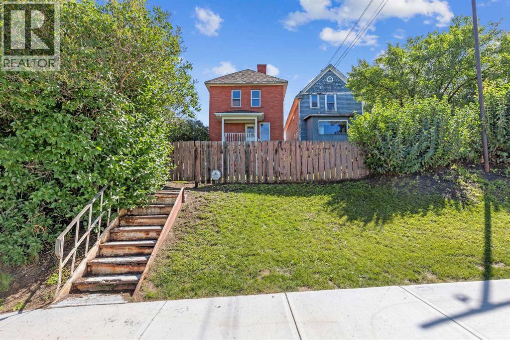 House for Sale in 1823 18A Street SW|Calgary, Alberta T2T4W1 3