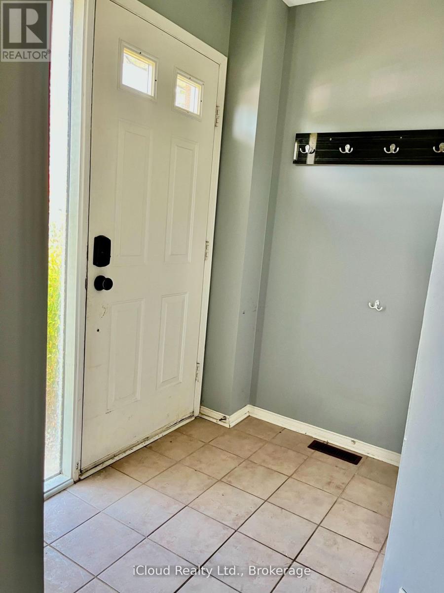 Row / Townhouse for Sale in 40 GLENASHTON DRIVE|Oakville (RO River Oaks), Ontario L6H6G2 3