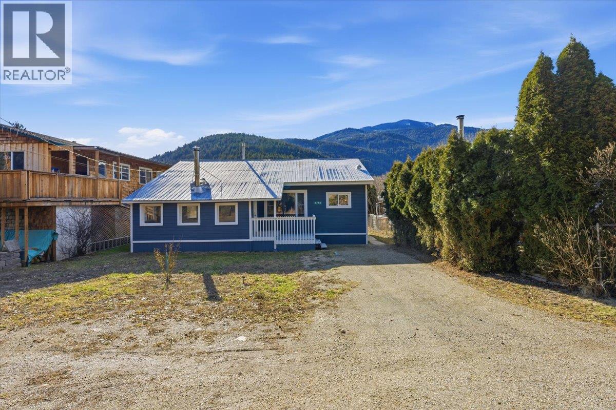 For sale: 5783 Tuktakamin Road, Falkland, British Columbia V0E1W0 ...